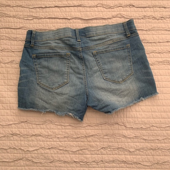 Maternity jean shorts - Picture 2 of 2